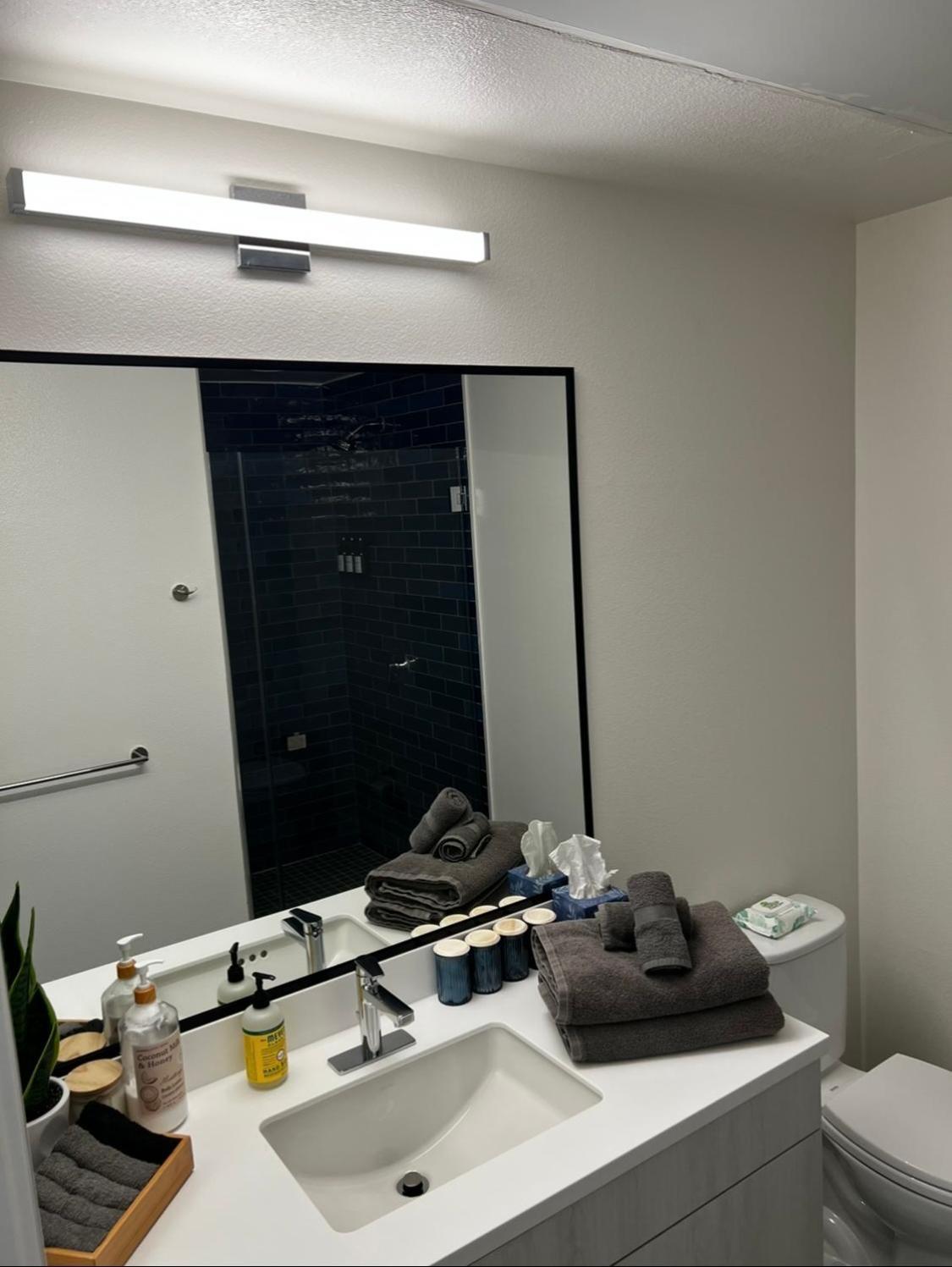 Heart Of Hollywood-walk Of Fame 1bd With View -free Parking, Balcony, Wifi, Rooftop, Gym, Upscale Amenities Apartment *